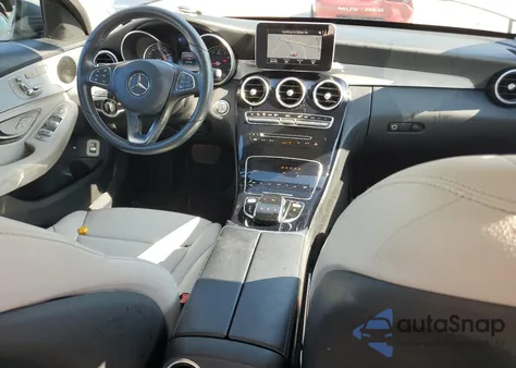 2015 Mercedes-Benz C 300 из США, поврежденный, VIN 55SWF4JB2FU075596